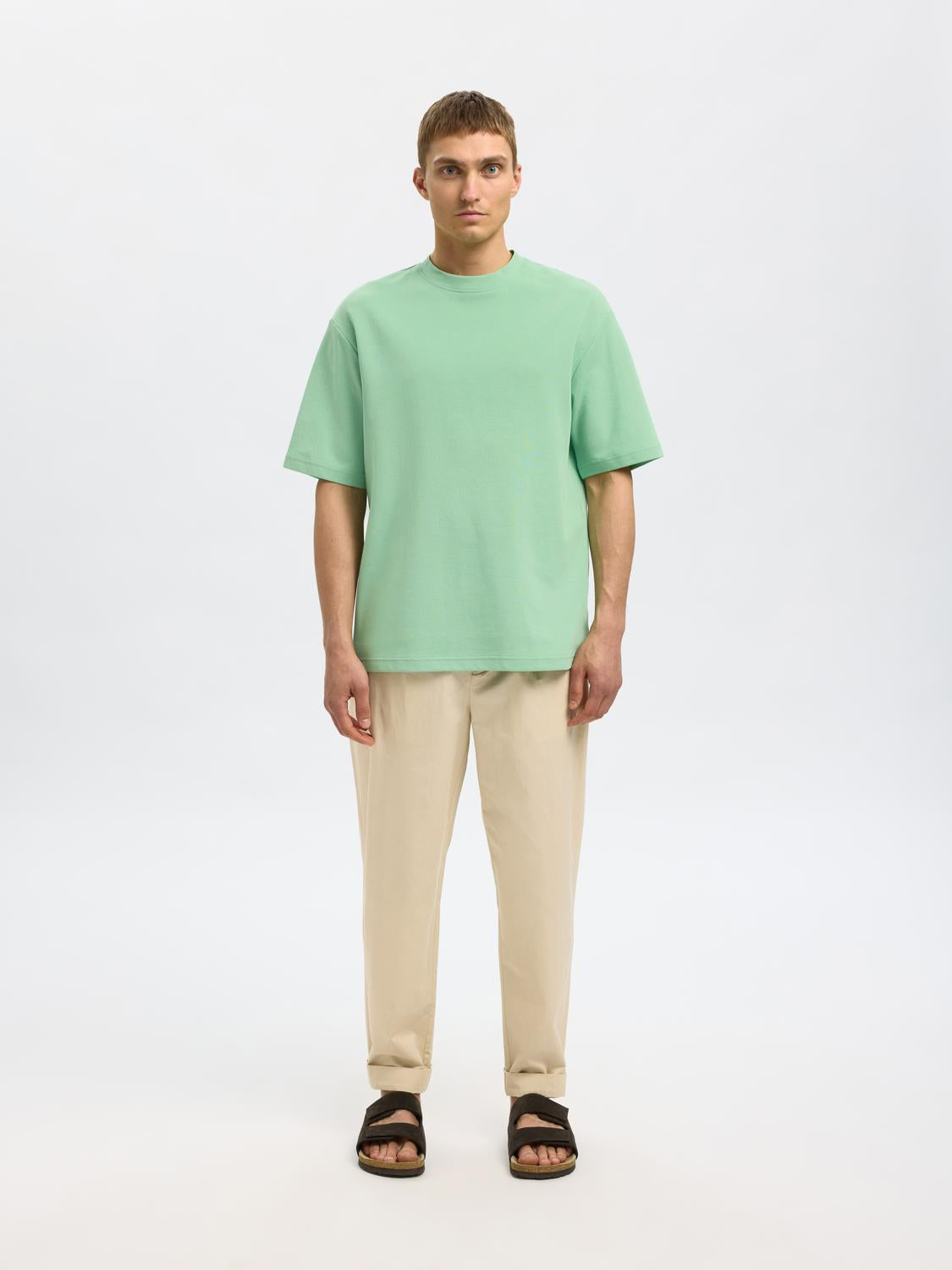 model_shot-front_full